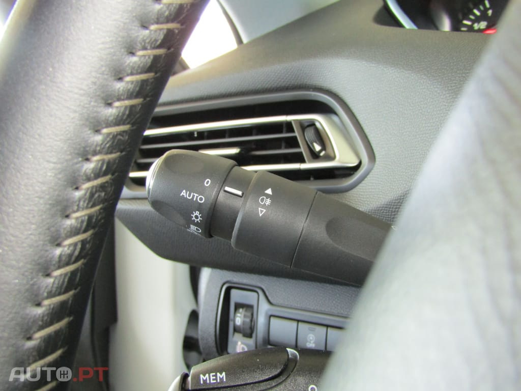 Peugeot 308 1.5 BlueHDi Business Line