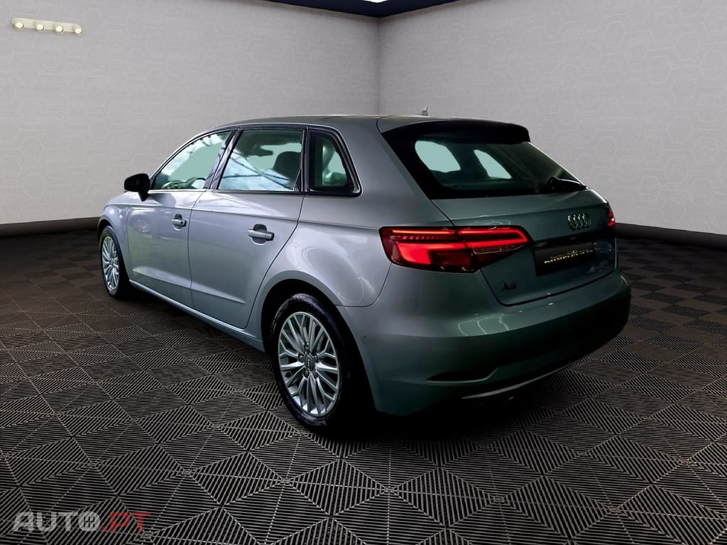 Audi A3 Sportback 1.6 TDI ultra Attraction