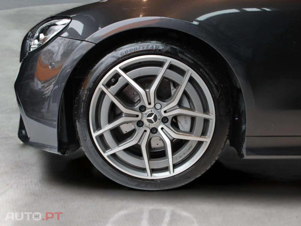 Mercedes-Benz E 220 AMG LINE