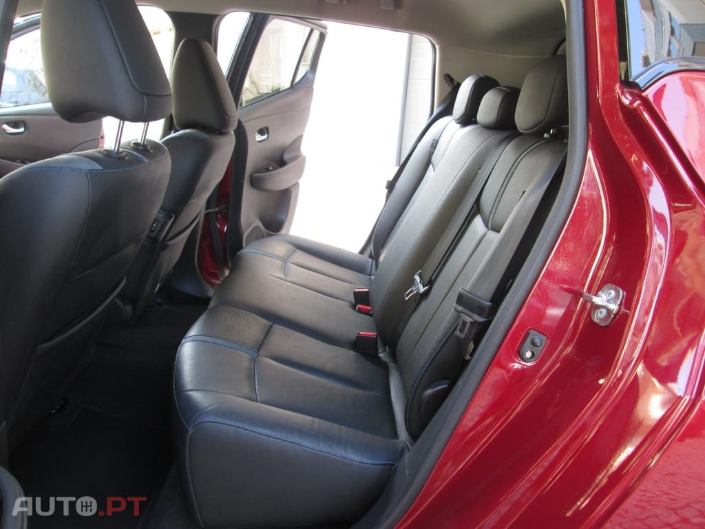 Nissan Leaf Tekna Two Tone