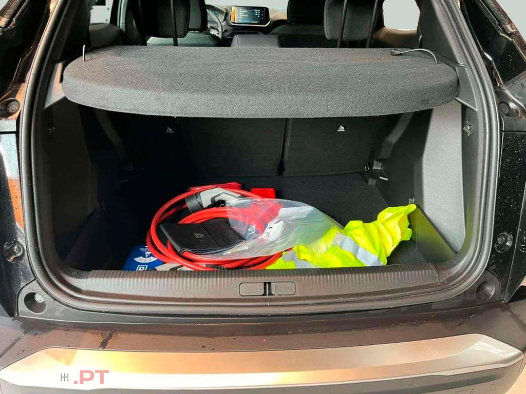 Peugeot E-2008 Active 