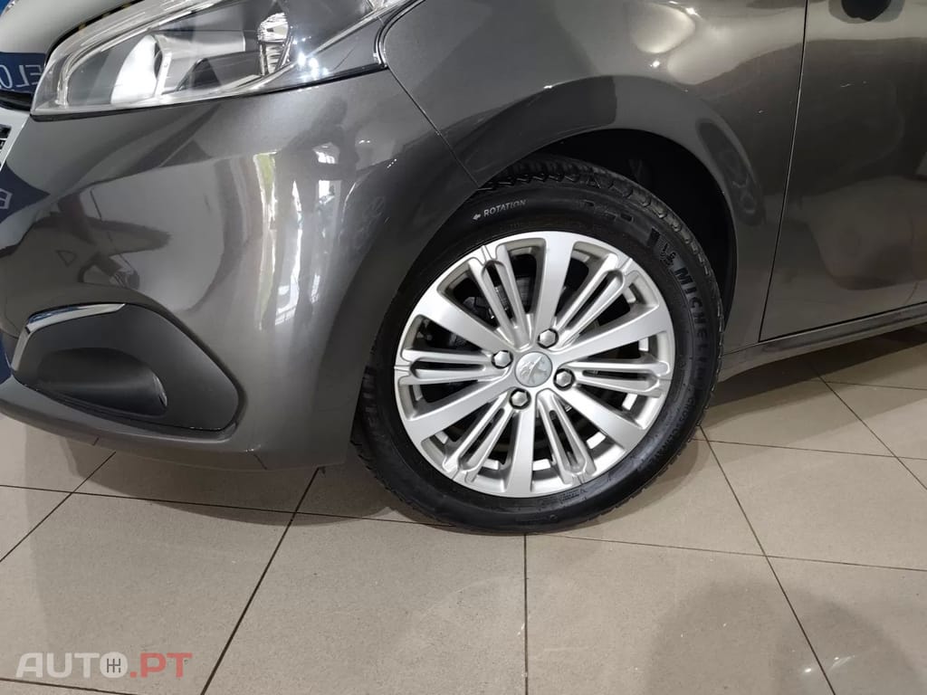 Peugeot 208 1.2 PureTech Signature