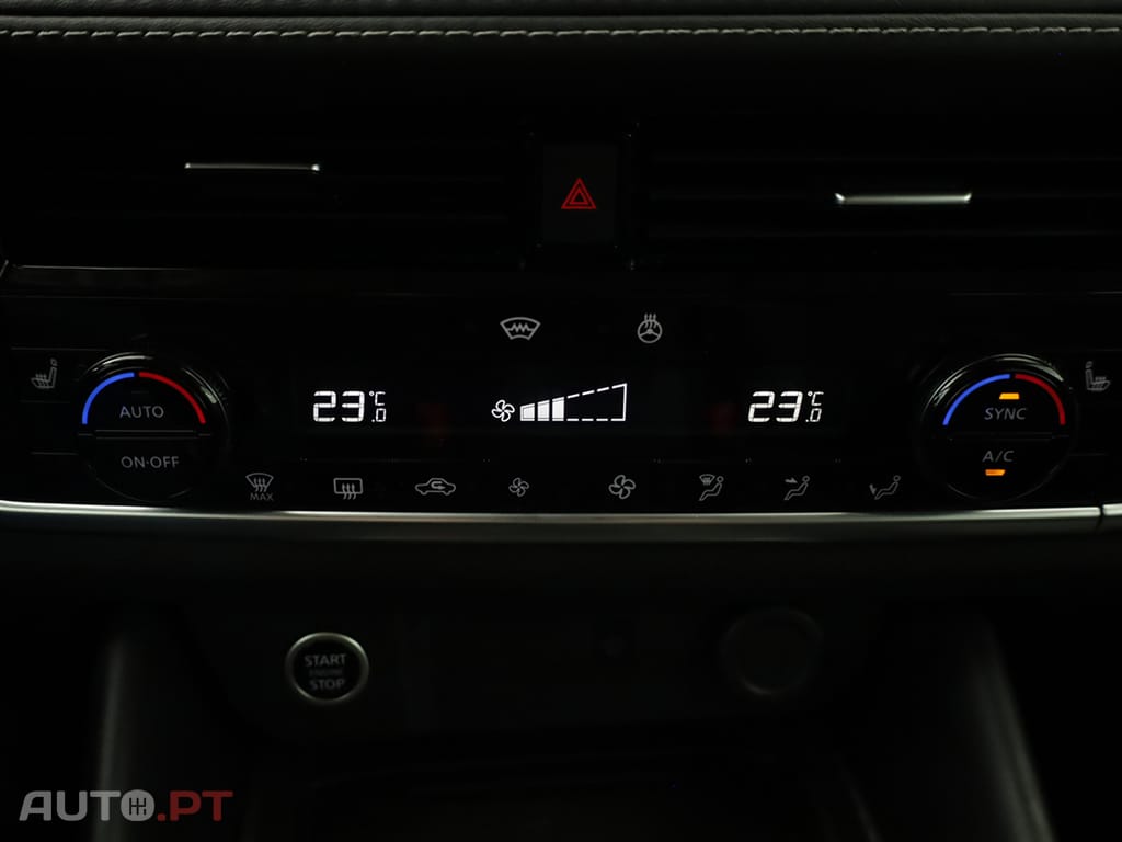 Nissan Qashqai Qashqai 1.3 DIG-T N-Connecta LED Xtronic