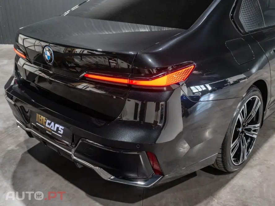 BMW 750 750e xDrive Pack Desportivo M