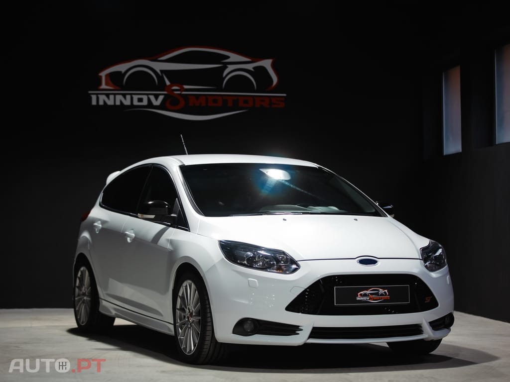Ford Focus 2.0 EcoBoost ST c/ Pack Pele Desportiva