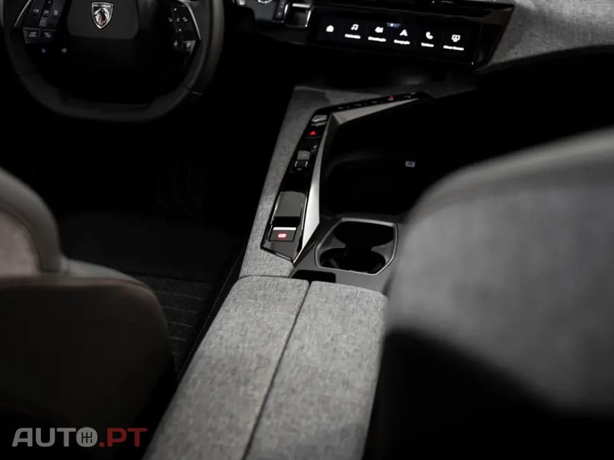 Peugeot 3008 1.2 Hybrid Allure e-DCS6