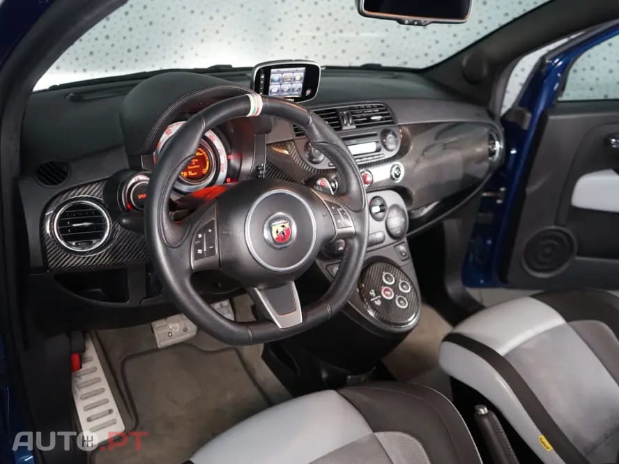 Abarth 695 Outro