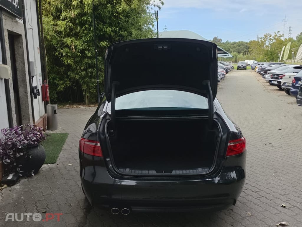 Jaguar XF 2.0 D Portfolio Aut.