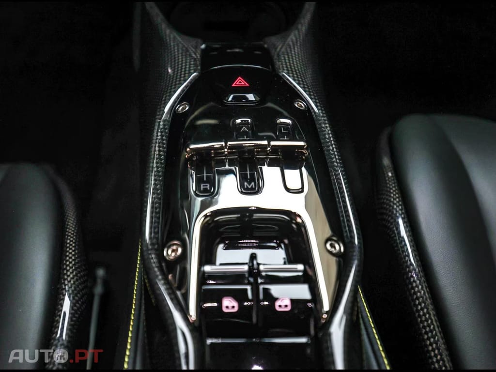 Ferrari SF90 Stradale I.V.A DEDUTIVEL