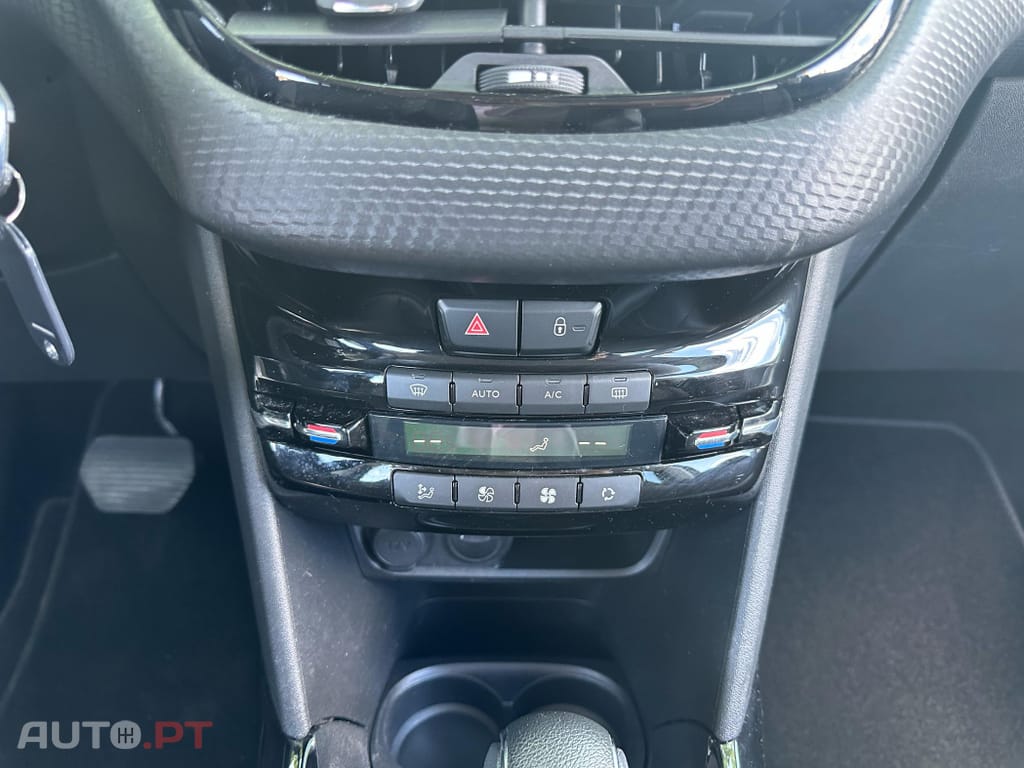 Peugeot 2008 1.2 PureTech Allure EAT6