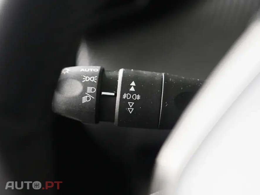 Peugeot E-2008 50 kWh Allure Pack