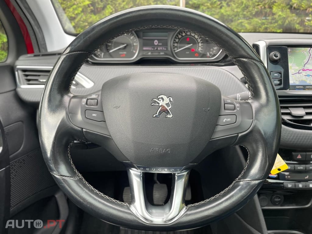 Peugeot 208 1.2 PureTech Allure — fotografia 12