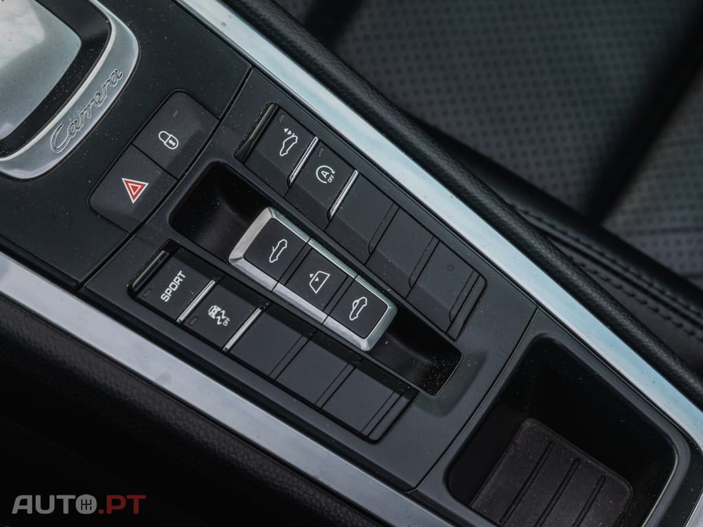 Porsche 911 Carrera 4 Cabriolet PDK Black Edition