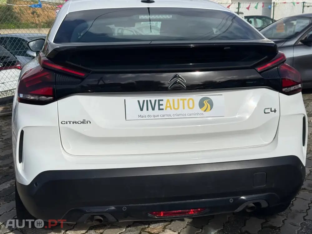 Citroen C4 Outro