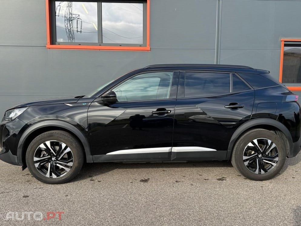 Peugeot E-2008 50 kWh Allure