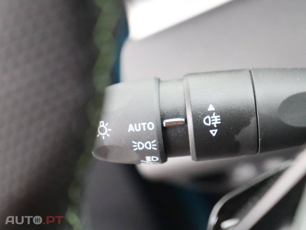 Peugeot 408 I.V.A DEDUTIVEL PHEV 180 e-EAT8 GT