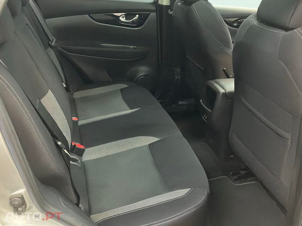 Nissan Qashqai 1.3 DIG-T N-Connecta J18