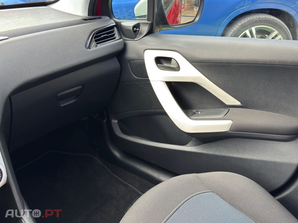 Peugeot 208 PureTech 68 Like — fotografia 14