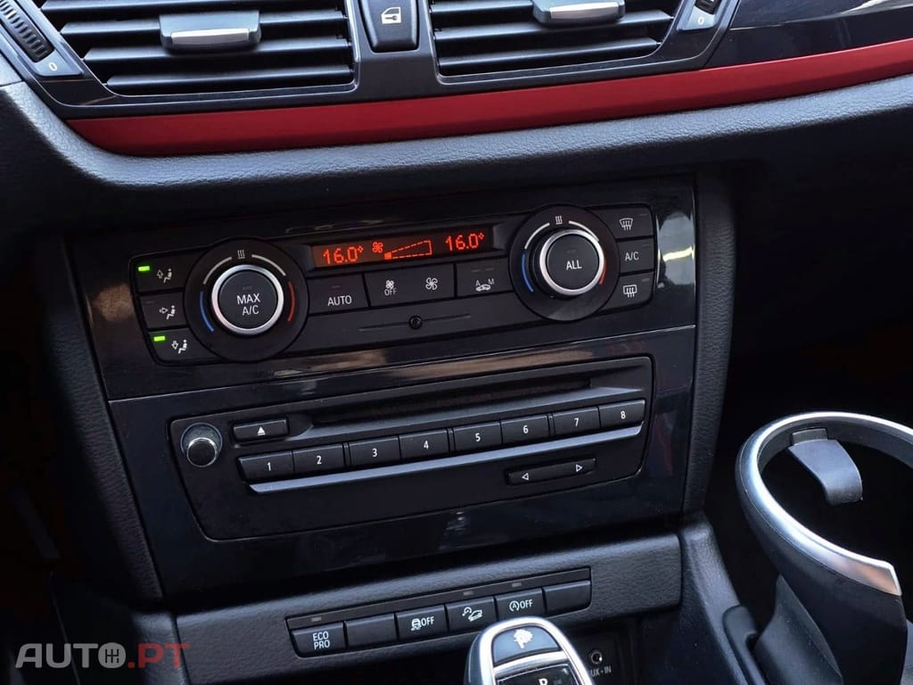 BMW X1 xDrive18d Aut. Sport Line — fotografia 13