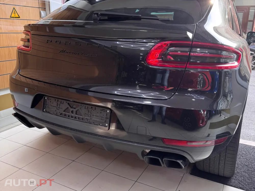 Porsche Macan Turbo Performance Package