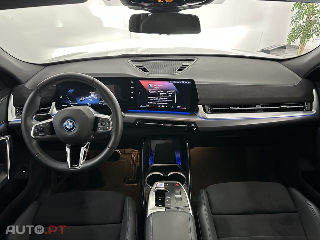 BMW iX2 eDrive20 Pack Desportivo M