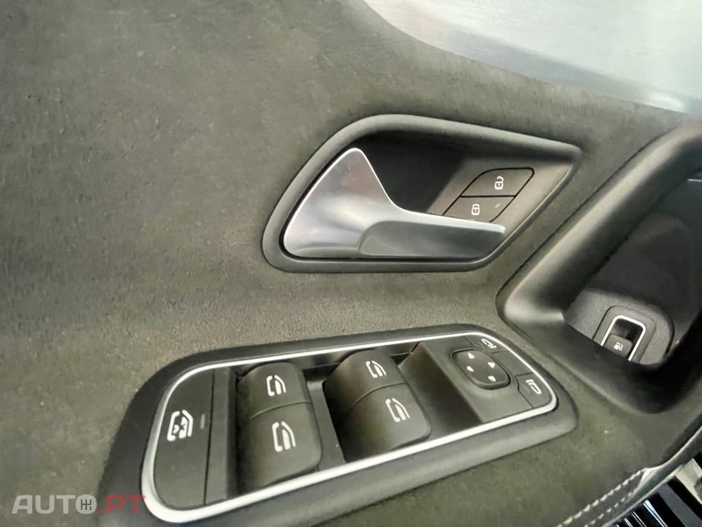 Mercedes-Benz A 250 e 8G-DCT AMG Line