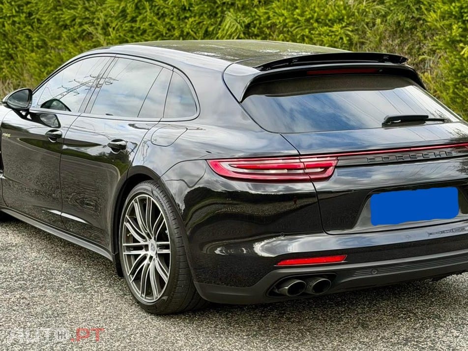 Porsche Panamera 4 E-Hybrid Platinum Edition