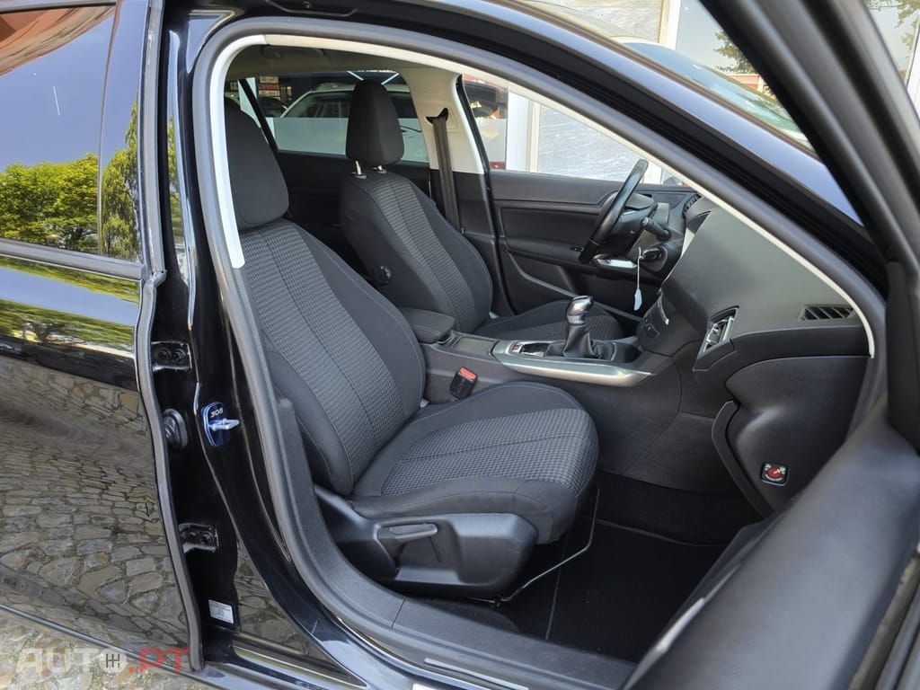 Peugeot 308 1.6 BlueHDi Style J17