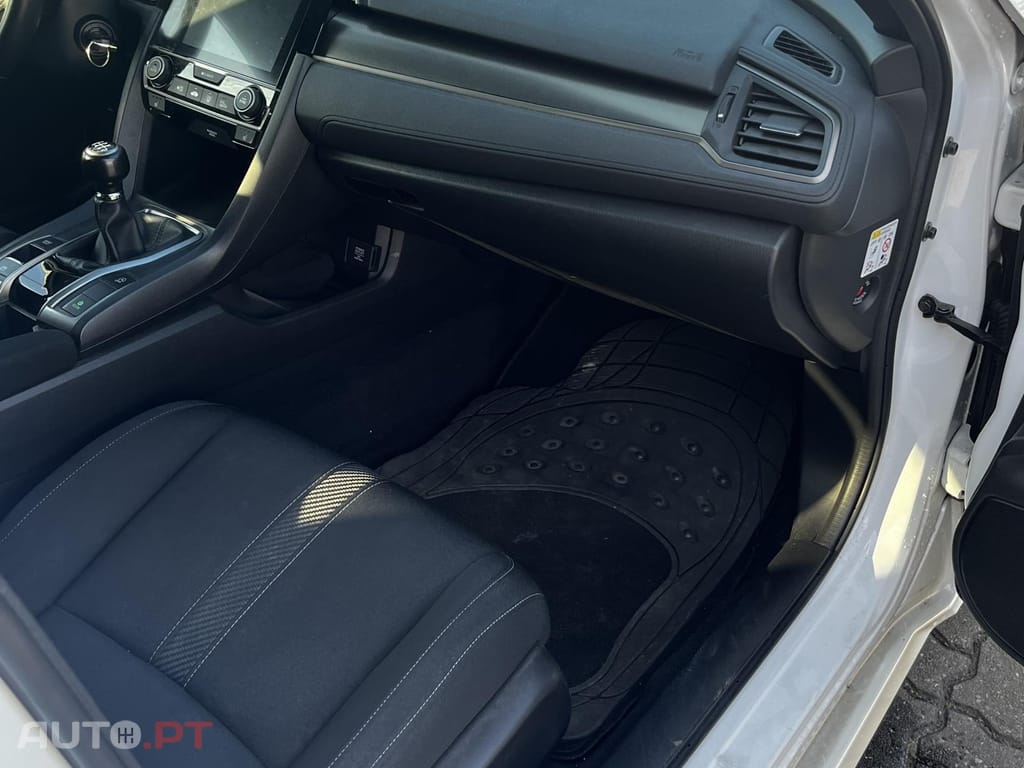 Honda Civic I-VTEC Elegance Navi