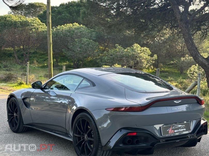 Aston Martin Vantage Coupé V8