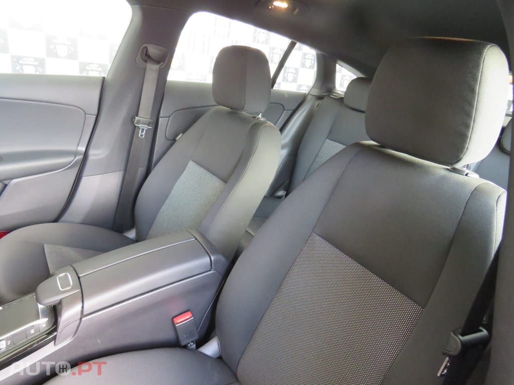 Mercedes-Benz CLA 180 d Shooting Brake Business Solutions