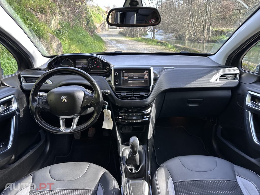 Peugeot 2008 PureTech 100 Allure