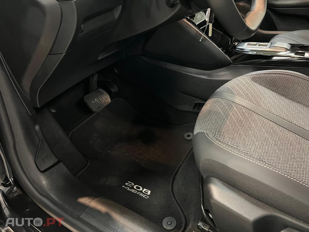 Peugeot 208 1.2 Hybrid Allure e-DCS6