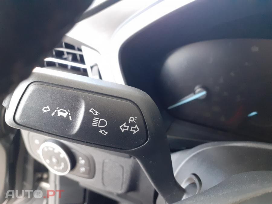 Ford Focus SW 1.5 TDCi EcoBlue Business — fotografia 13