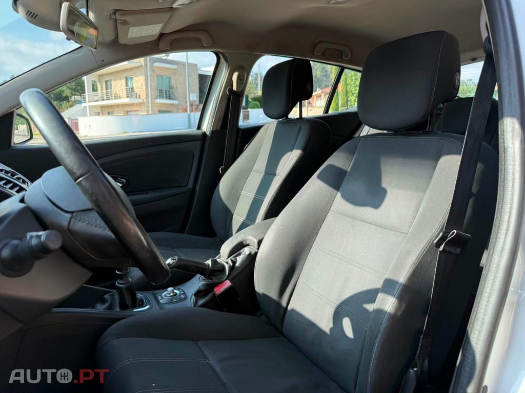 Renault Mégane 1.5 dCi Confort SS — fotografia 8