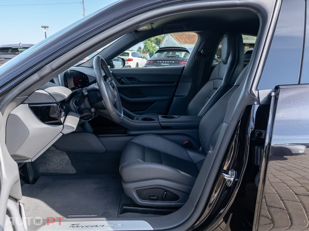Porsche Taycan 4S