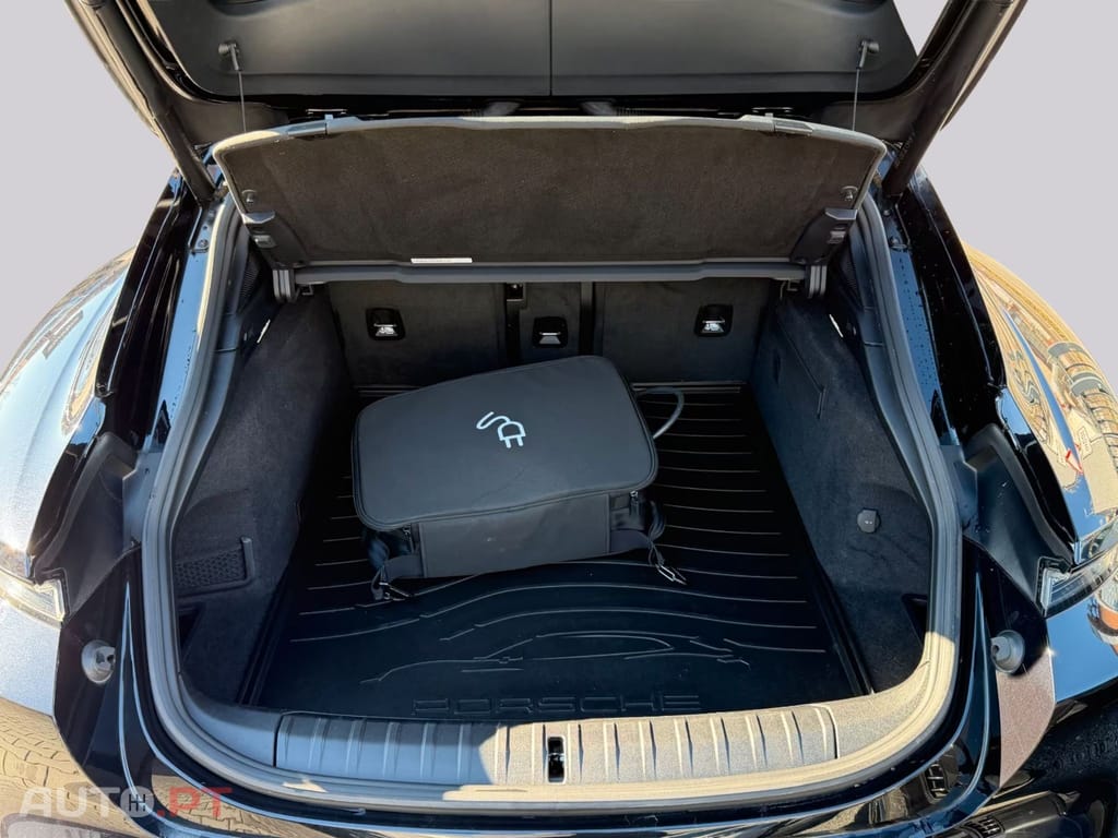 Porsche Taycan I.V.A DEDUTIVEL