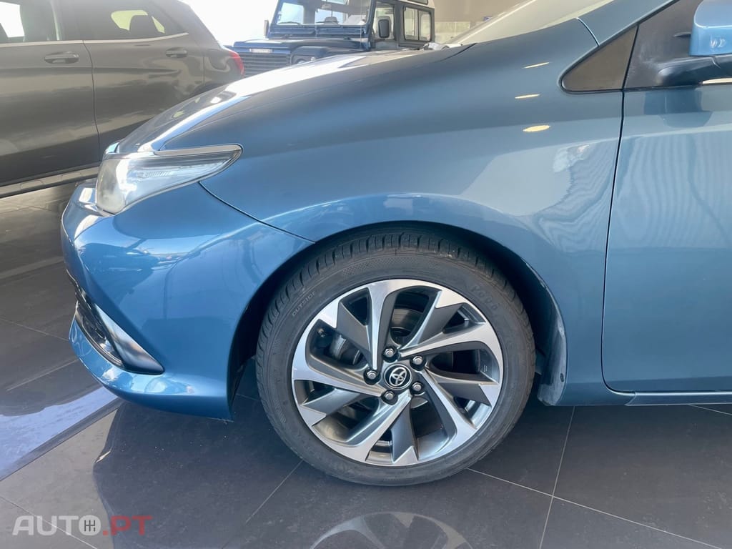 Toyota Auris 1.8 HSD Comfort +P.Sport+Navi