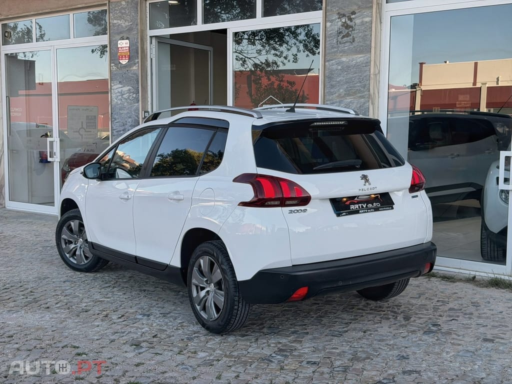 Peugeot 2008 1.2 PureTech Allure — fotografia 10