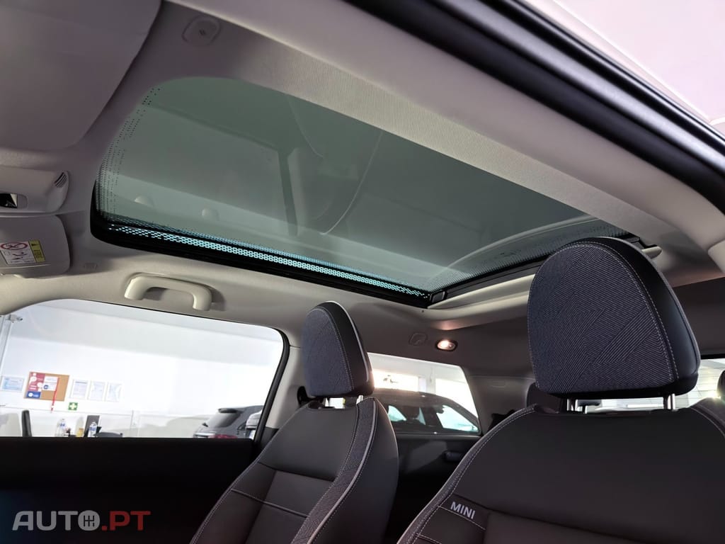 MINI Cooper Cooper E Favoured L