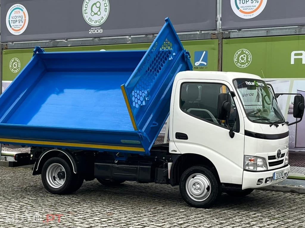 Toyota Dyna 3.0  BASCULA TRILATERAL