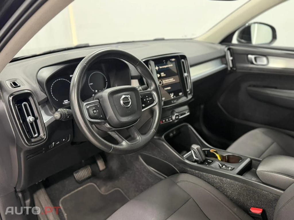 Volvo XC40 1.5 T5 PHEV MOMENTUM