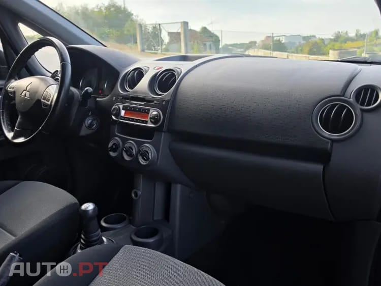Mitsubishi Colt 1.3 Invite CA