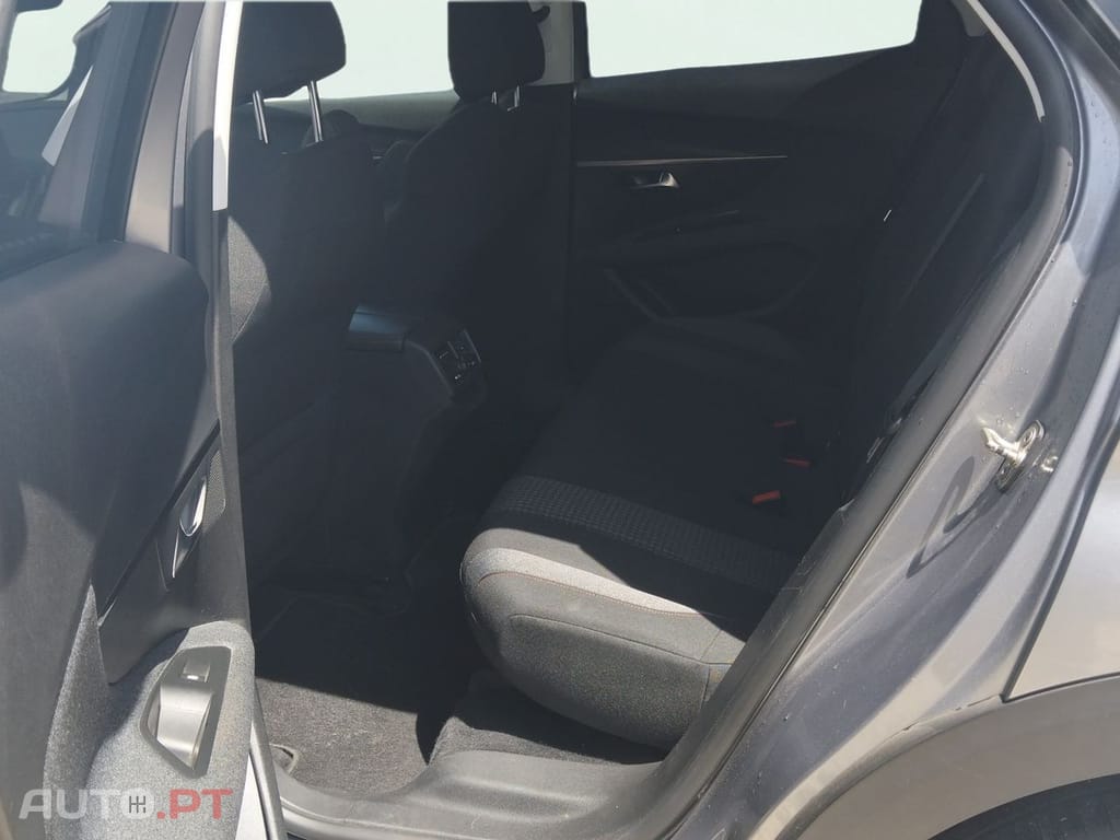 Peugeot 3008 1.5 BlueHDi Active