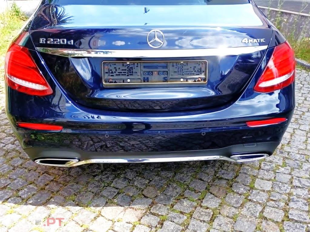 Mercedes-Benz E 220 d 9G-TRONIC AMG Line 194 cv 4Matic
