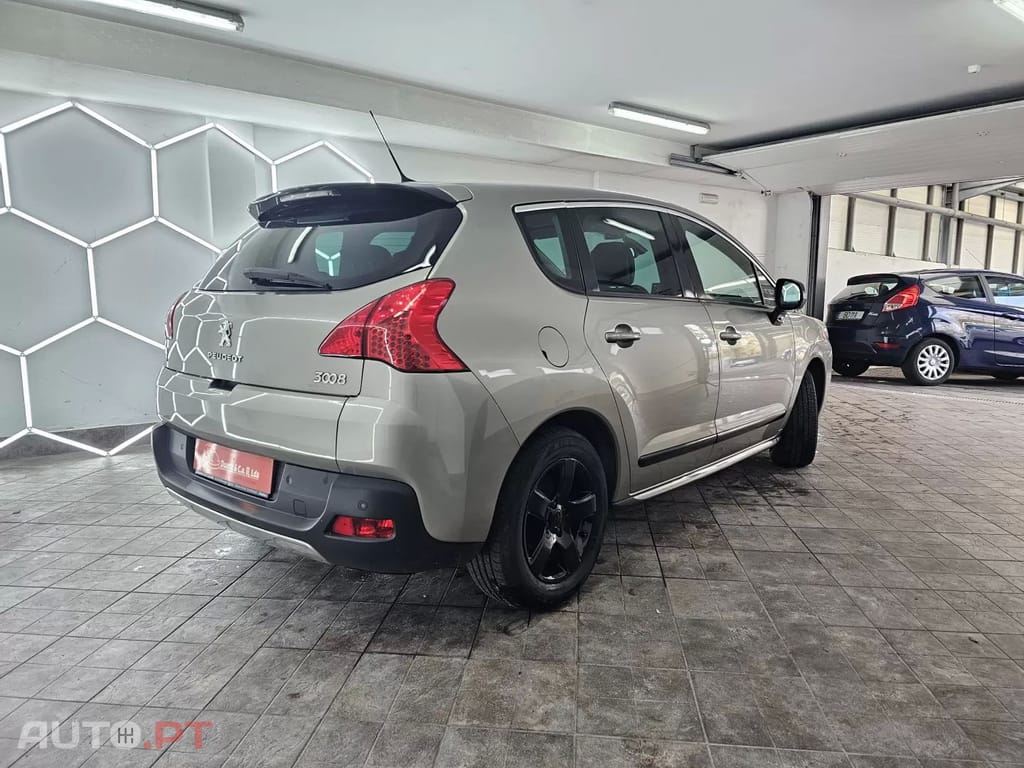 Peugeot 3008 2.0 HDi Hybrid4 88g