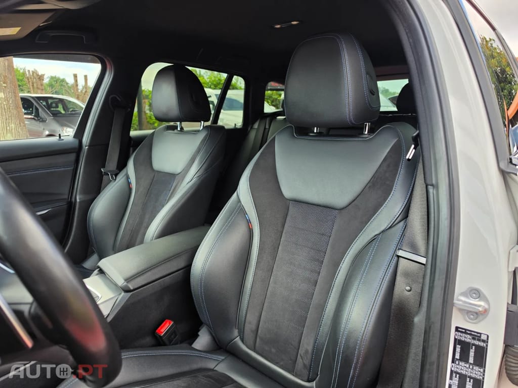 BMW 330 e Pack M Auto — fotografia 11