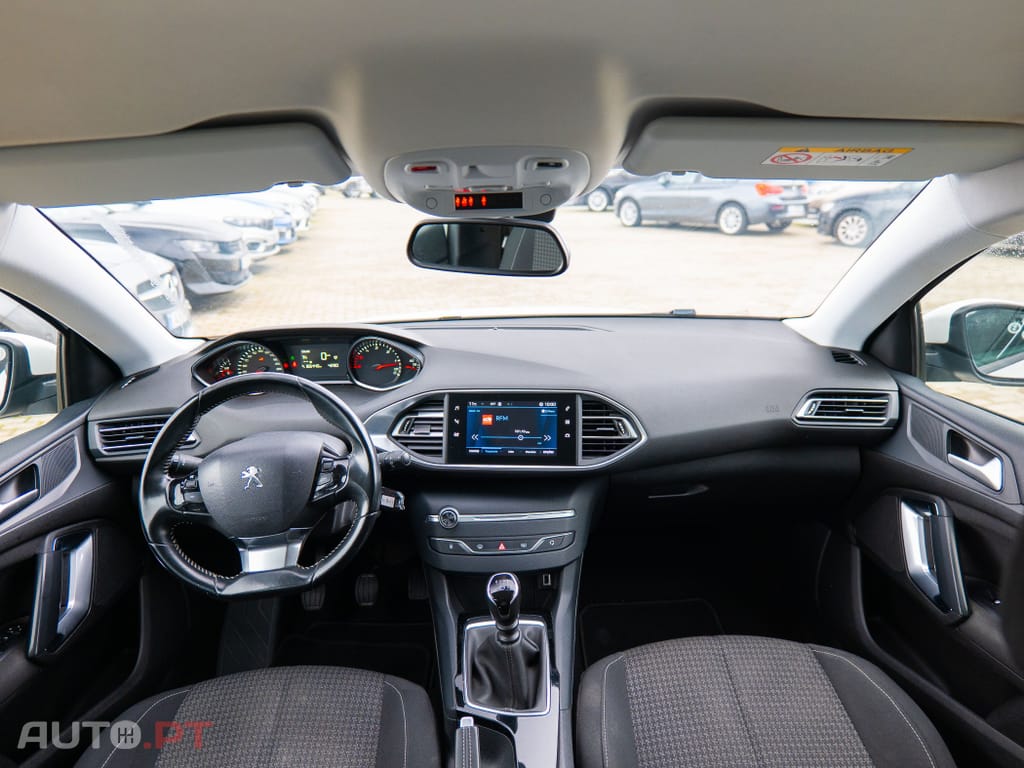 Peugeot 308 1.5 BlueHDi Business Line