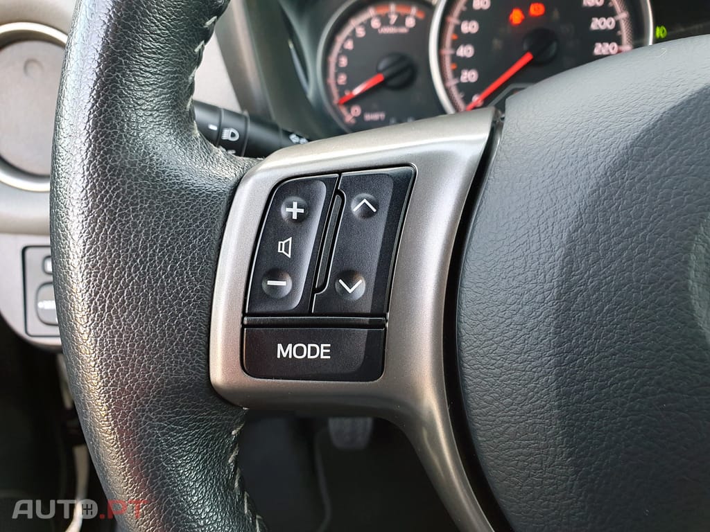 Toyota Yaris 1.0 VVT-i Comfort+Pack Style+Pack Techno+Navi