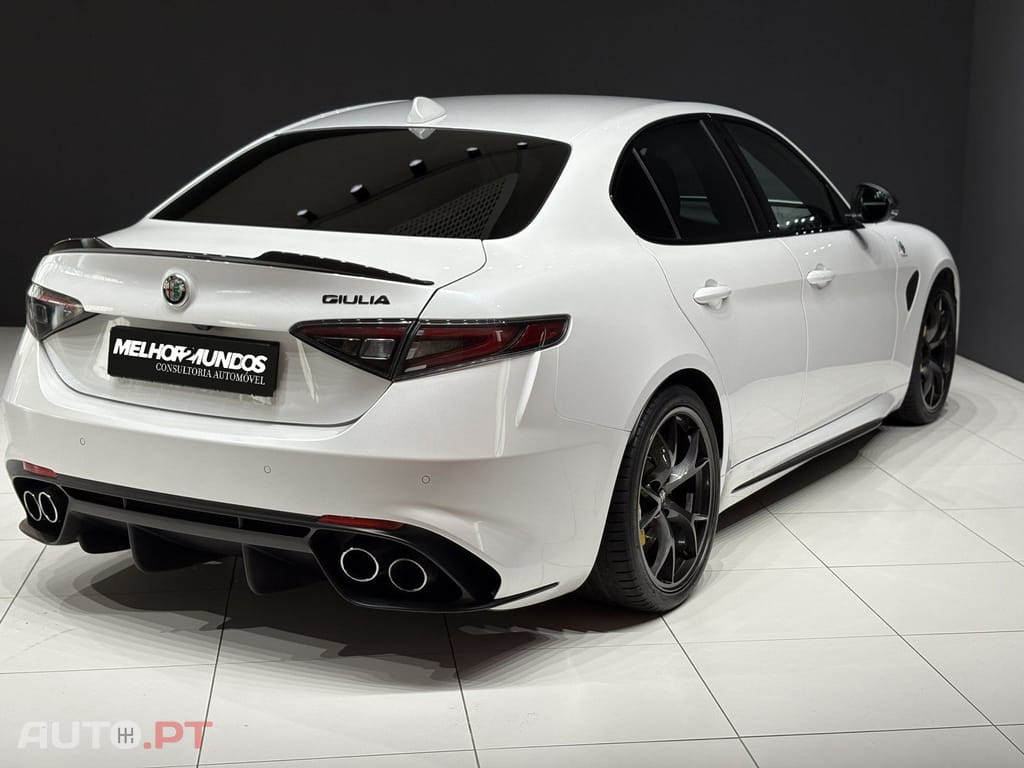 Alfa Romeo Giulia 2.9 V6 Bi-Turbo AT8 Quadrifoglio